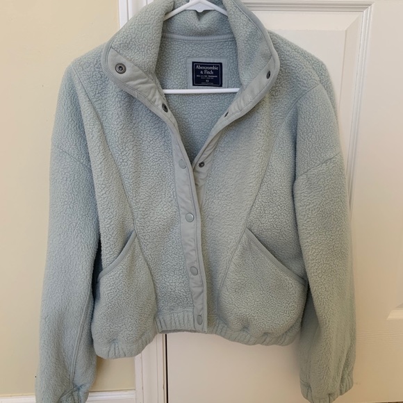 Abercrombie & Fitch Jackets & Blazers - Abercrombie fleece button-up jacket